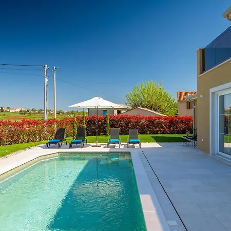 Beautiful Onit With Outdoor Pool In Vizinada