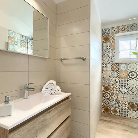 فيلة Beautiful Onit With Outdoor Pool In Vizinada *