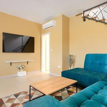 فيلة Beautiful Onit With Outdoor Pool In Vizinada Ferenci