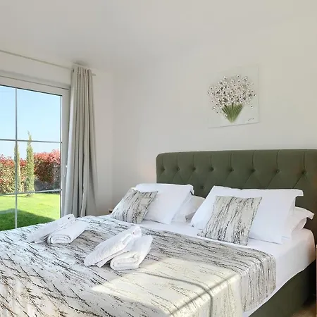 Beautiful Onit With Outdoor Pool In Vizinada Villa *