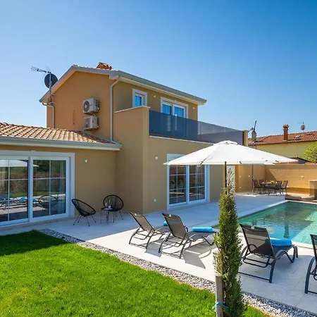Beautiful Onit With Outdoor Pool In Vizinada * Ferenci