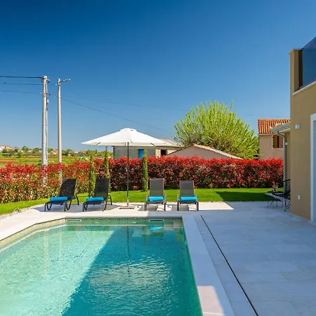 Beautiful Onit With Outdoor Pool In Vizinada *