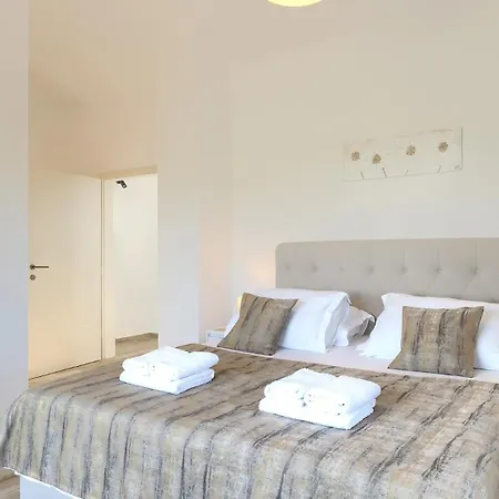 Beautiful Onit With Outdoor Pool In Vizinada Villa Ferenci