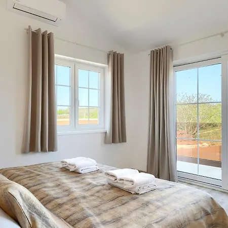 Beautiful Onit With Outdoor Pool In Vizinada Ferenci